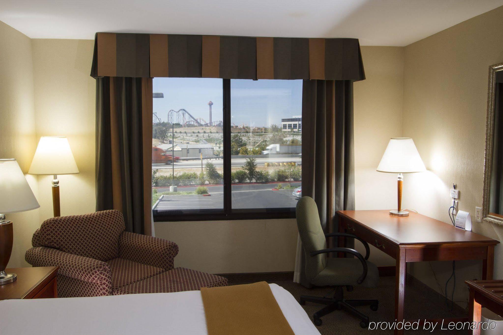 Best Western Valencia/Six Flags Inn & Suites Santa Clarita Bagian luar foto