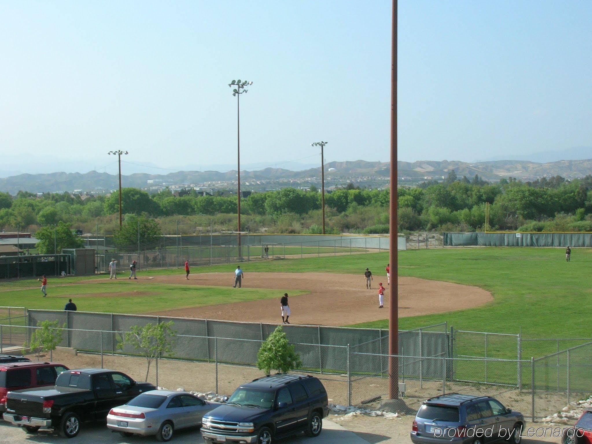 Best Western Valencia/Six Flags Inn & Suites Santa Clarita Bagian luar foto