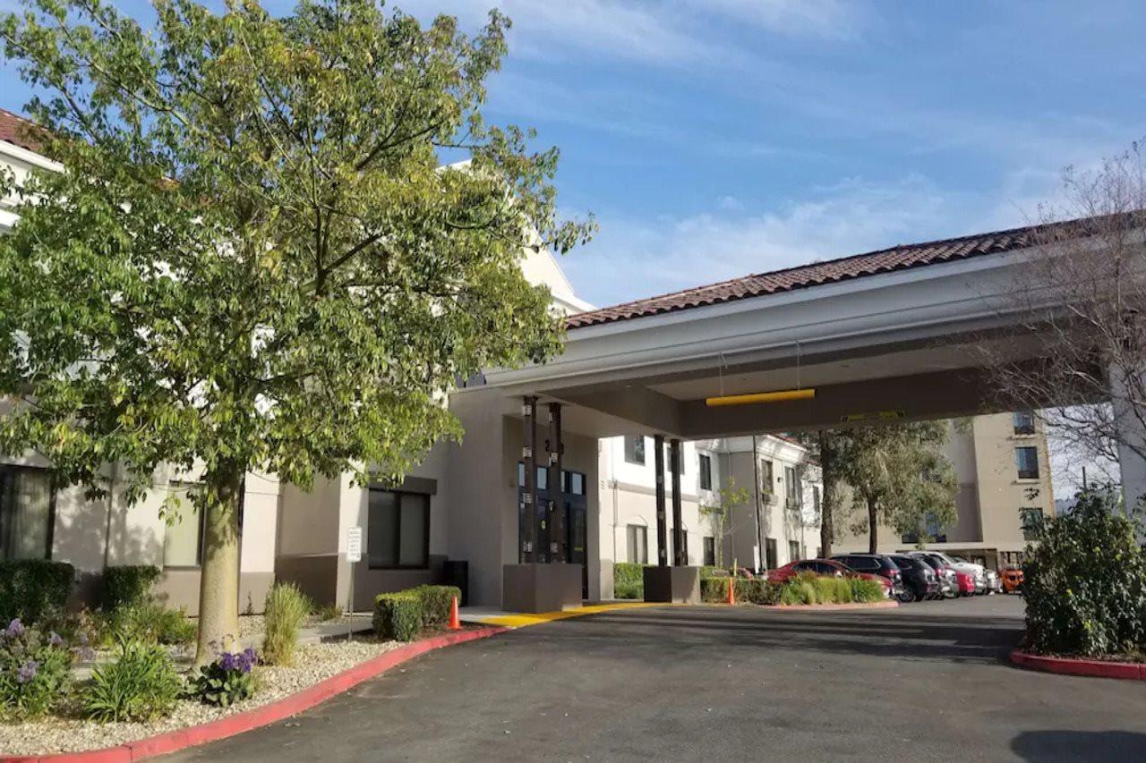 Best Western Valencia/Six Flags Inn & Suites Santa Clarita Bagian luar foto