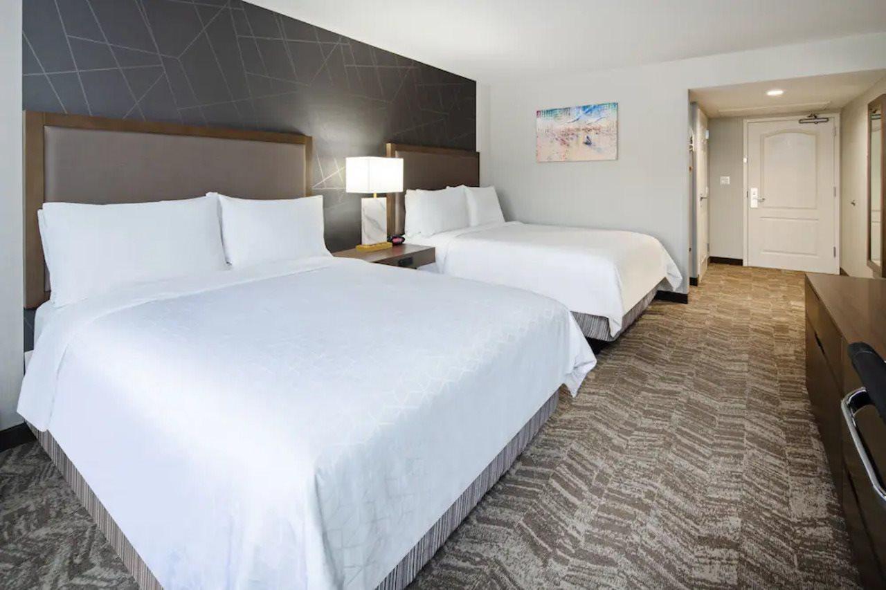 Best Western Valencia/Six Flags Inn & Suites Santa Clarita Bagian luar foto