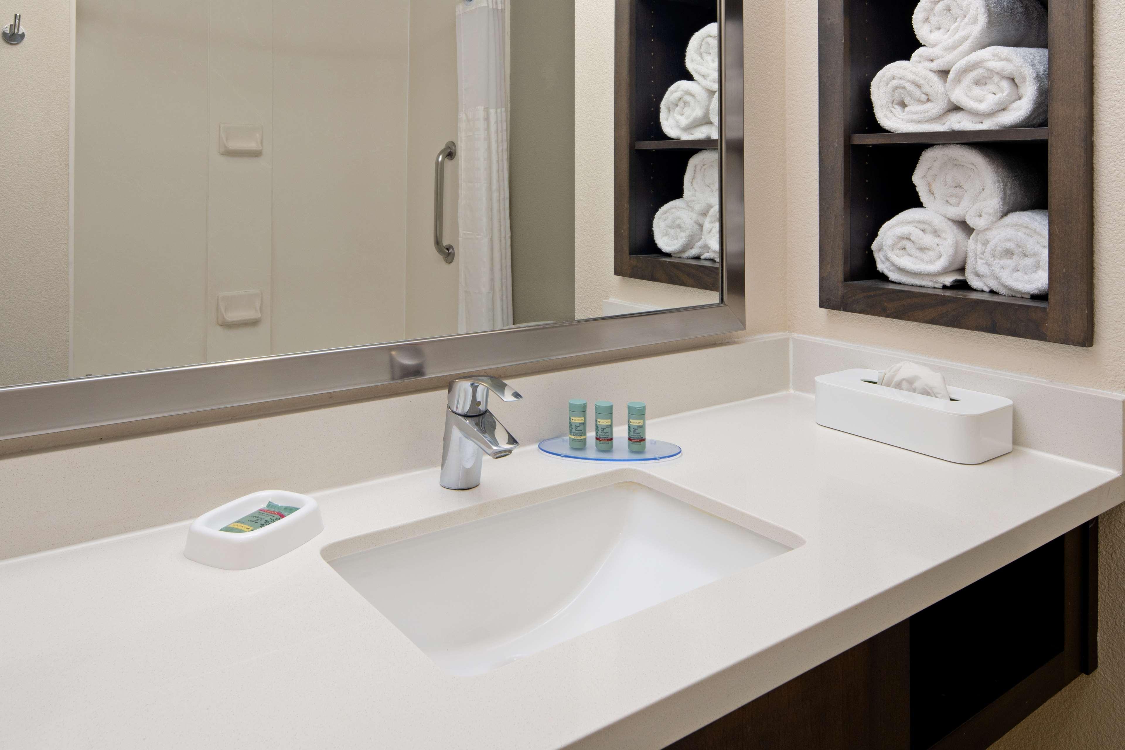 Best Western Valencia/Six Flags Inn & Suites Santa Clarita Bagian luar foto