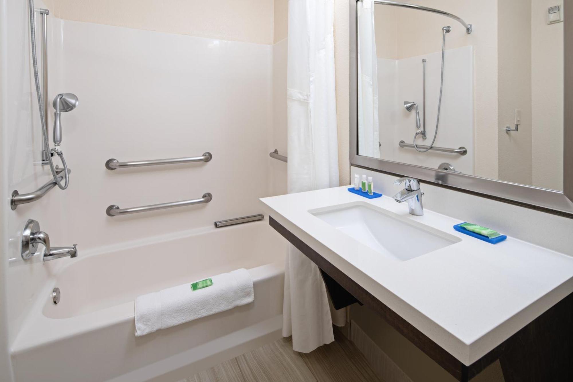 Best Western Valencia/Six Flags Inn & Suites Santa Clarita Bagian luar foto